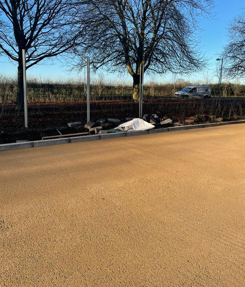 Buff-Coloured Tarmac Finish