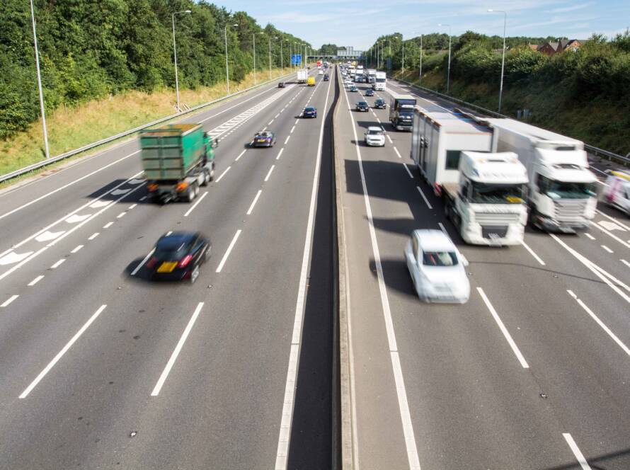 low-noise road surfacing