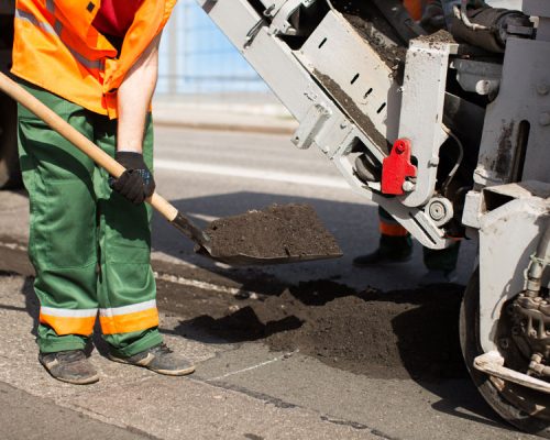 road-workers-repair-work-work-sleeps-shovel-the-m-2025-01-10-20-33-41-utc road-workers-repair-work-work-sleeps-shovel-the-m-2025-01-10-20-33-41-utc